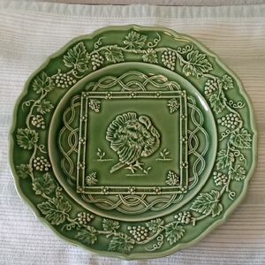 Bordallo Pinheiro Turkey And Grapes Plate